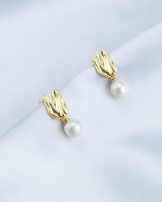 Metal Pearl Earrings™