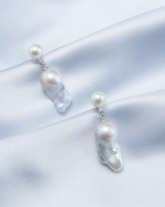 Mini Pearl Small Baroque Earrings™