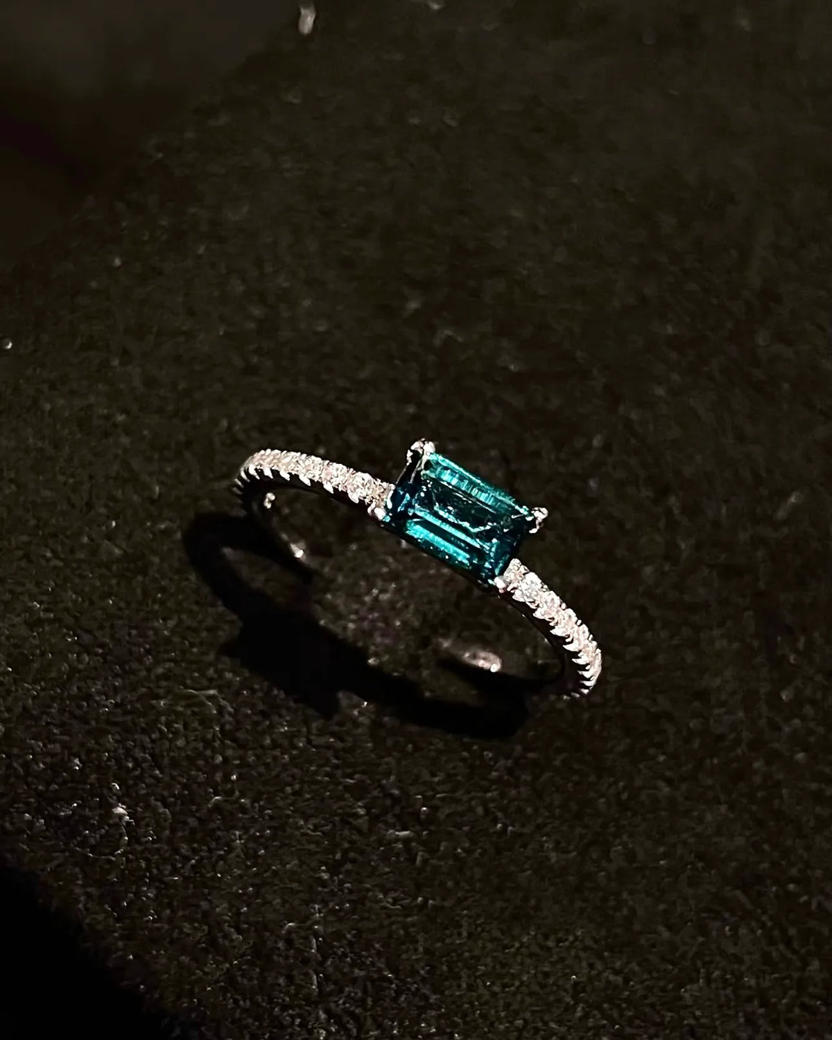 Emerald Line Ring