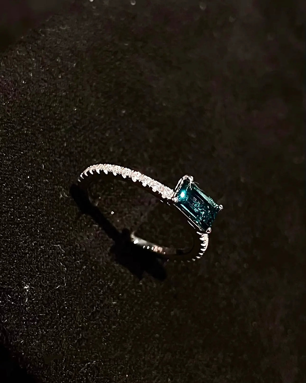 Emerald Line Ring