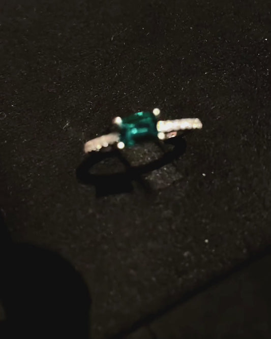 Emerald Line Ring